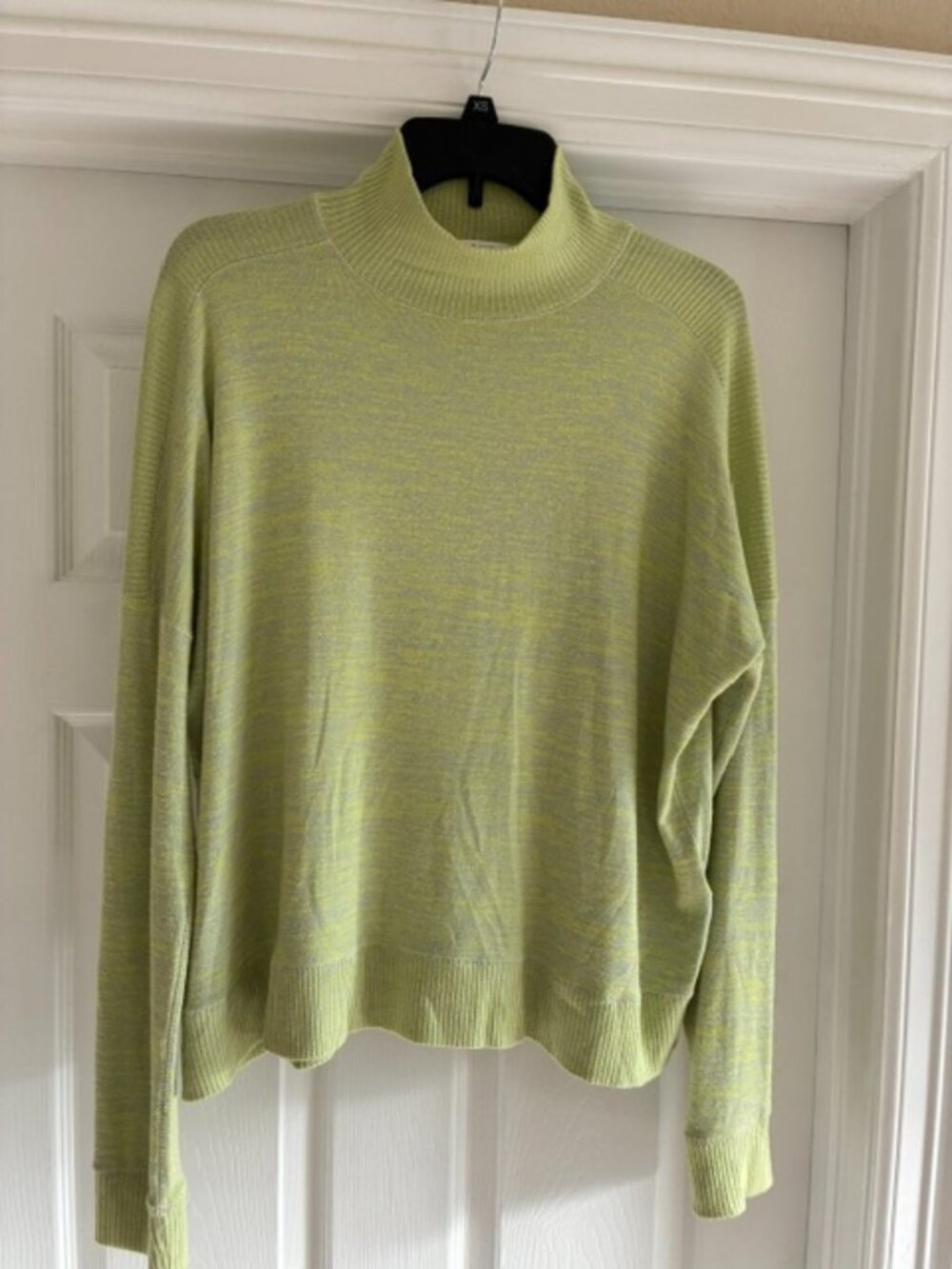 Rag & Bone Medium lime green mock turtleneck sweater